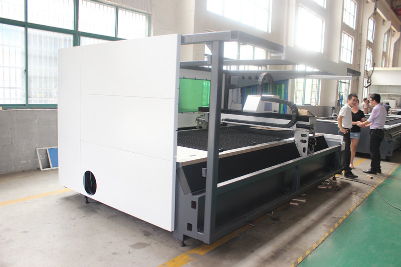 Máquina de corte con láser de chapa IPG 700w Fabricante de China